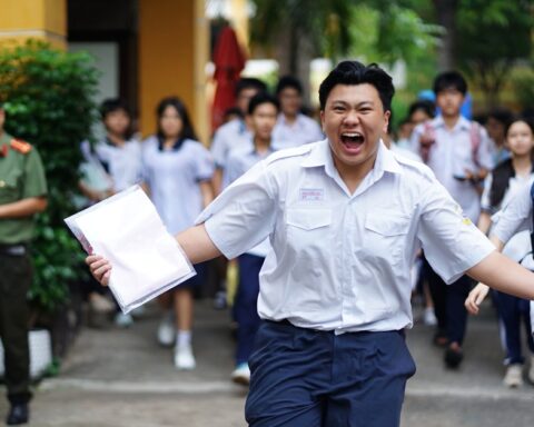 Thi vào lớp 10 TP.HCM buổi thứ 2: Đề dễ, sĩ tử ai cũng tươi hơn hoa vì “kỳ này mưa điểm 10”!