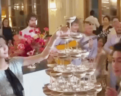 Trước giờ G đám cưới hào môn chấn động showbiz: Cô dâu “thiên thần” đeo 103 carat kim cương, nghe báo giá 180 tỷ ai nấy đều choáng váng
