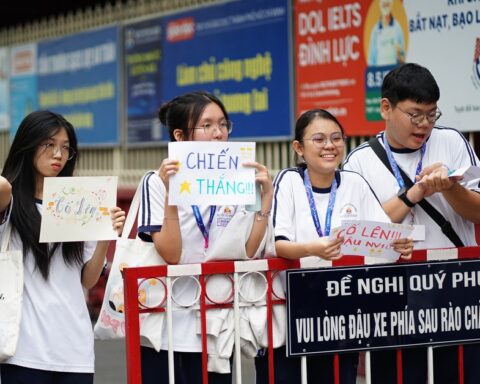 Thi vào lớp 10 TP.HCM buổi cuối cùng: Hết giờ, thi xong!