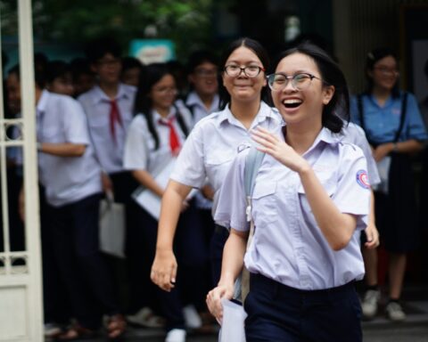 Thi vào lớp 10 TP.HCM buổi cuối: Đề Toán “dễ thở” nhưng phân hóa cao, sĩ tử vui vì đã hoàn thành nhiệm vụ