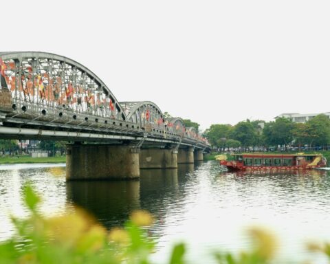 Ngắm cây cầu hơn 125 tuổi là biểu tượng của du lịch Huế trước khi trùng tu