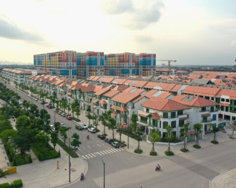 Nhà phố Sun Urban City chuẩn bị bàn giao, hưởng “lộc” từ đại lộ lễ hội đông nghịt khách