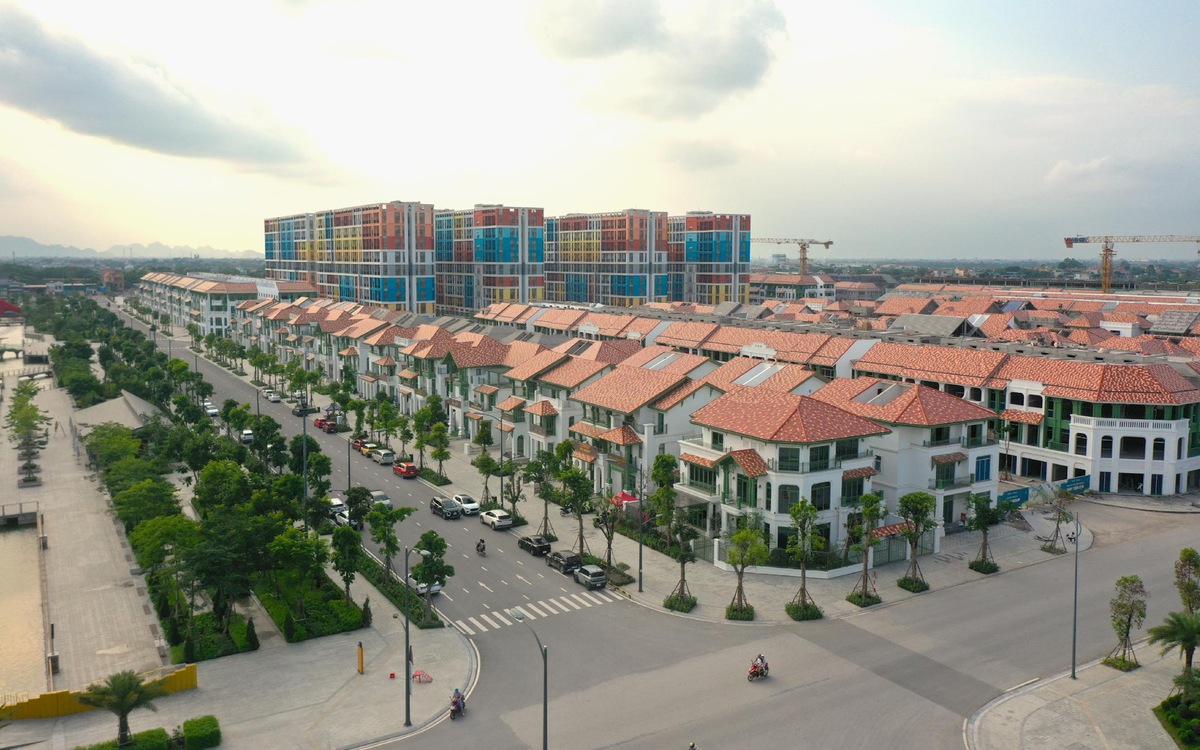 Nhà phố Sun Urban City chuẩn bị bàn giao, hưởng “lộc” từ đại lộ lễ hội đông nghịt khách