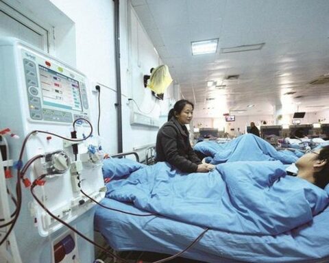 Nam thanh niên mới 28 tuổi đã mắc suy thận, người mẹ thở dài: “Tôi đã nhắc con đừng làm 3 việc này nữa”