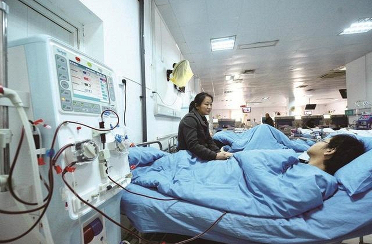 Nam thanh niên mới 28 tuổi đã mắc suy thận, người mẹ thở dài: “Tôi đã nhắc con đừng làm 3 việc này nữa”