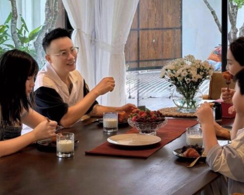 Nam nghệ sĩ lấy vợ là con gái đại gia miền Tây: Bỏ penthouse thành phố về ngoại ô xây biệt thự 500m², chill quên lối về