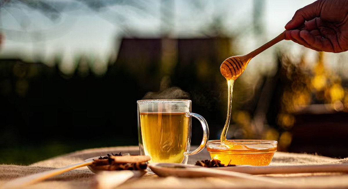 Người phụ nữ uống nước pha mật ong suốt 1 năm, đi khám sức khỏe bác sĩ bất ngờ hỏi: “Chị đã làm gì vậy?”