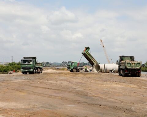 Doanh nghiệp của tỷ phú Phạm Nhật Vượng huy động máy móc thi công nhà ga tại siêu dự án 5,6 tỷ USD chưa từng có trong lịch sử
