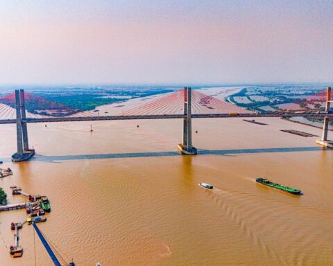 Việt Nam sở hữu một cây cầu lọt top 3 thế giới về số nhịp, riêng dây cáp nặng 800 tấn, do chính người Việt tự thiết kế và thi công