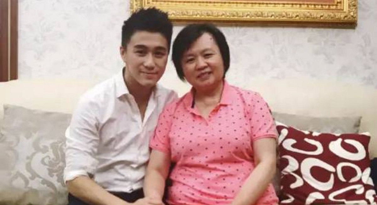 Bảo mẫu của gia đình tài phiệt trúng độc đắc 100 tỷ đồng, tặng ngay thiếu gia điện thoại đời mới, tiết lộ mối quan hệ đặc biệt