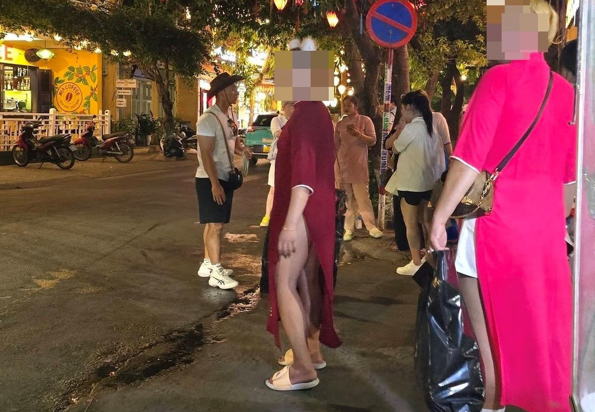 Xác minh vụ du khách nước ngoài mặc áo dài phối bikini gây bức xúc ở Hội An