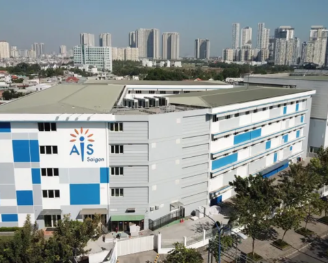 TP.HCM có 1 ngôi trường sở hữu 3 cơ sở hiện đại, sân bóng chuẩn FIFA và khu nội trú cao cấp, thu học phí gần 1 tỷ đồng/năm