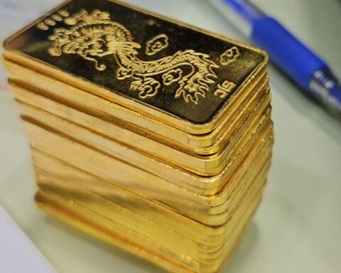 Thứ Hai mua vàng, đến thứ Bảy lỗ gần 13 triệu