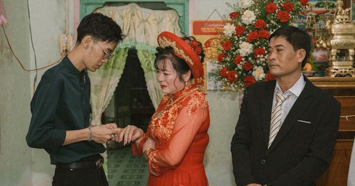 “Con xin phép gọi cô là má”: Món quà cưới đặc biệt khiến cô dâu bật khóc xúc động