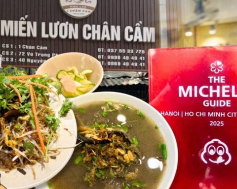 Quán miến lươn 40 tuổi 2 năm liên tiếp được Michelin Guide gọi tên, khách phải đợi 20 phút mới được ăn món gia truyền