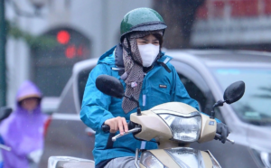 Miền Bắc bất ngờ đón không khí lạnh “lạ thường”: Hà Nội mưa lớn, nhiệt độ giảm còn 23 độ