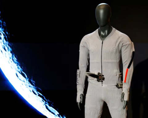 Công nghệ 8/6: Prada hợp tác phát triển đồ phi hành gia và SpaceX mở rộng AI
