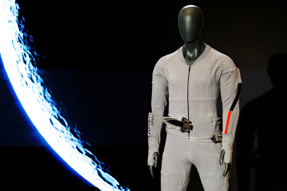 Công nghệ 8/6: Prada hợp tác phát triển đồ phi hành gia và SpaceX mở rộng AI