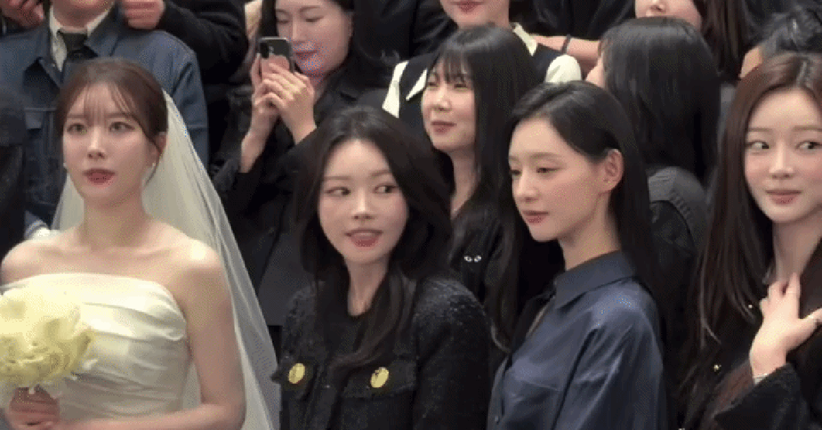 Hot hình ảnh Kim Ji Won mặc giản dị như nhân viên phục vụ nhưng vẫn sáng bừng trong đám cưới bạn thân