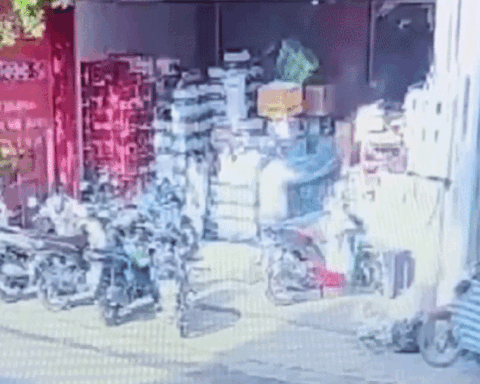 Cháy quán photocopy khiến cụ ông tử vong: Camera ghi cảnh con trai nạn nhân phóng hỏa, hé lộ nguồn cơn