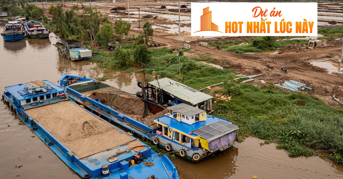 Cận cảnh loạt sà lan, xe cơ giới tấp nập tại siêu đô thị đại học hơn 2 tỷ USD của Vinhomes ở TP.HCM