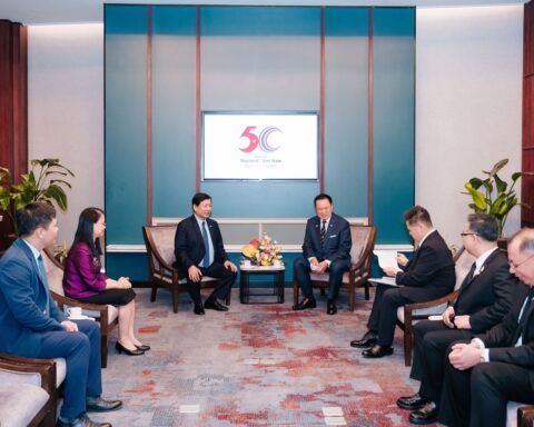 Ông Trương Gia Bình gặp Thủ tướng Thái Lan, FPT lập tức bắt tay 2 đối tác hàng đầu Châu Á