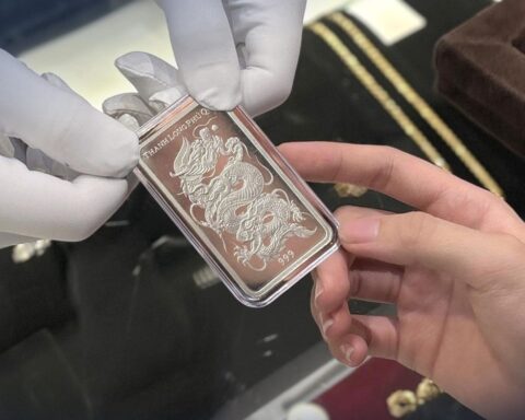 Quỹ bạc lớn nhất thế giới “tung tiền” bắt đáy hơn 40 tấn bạc