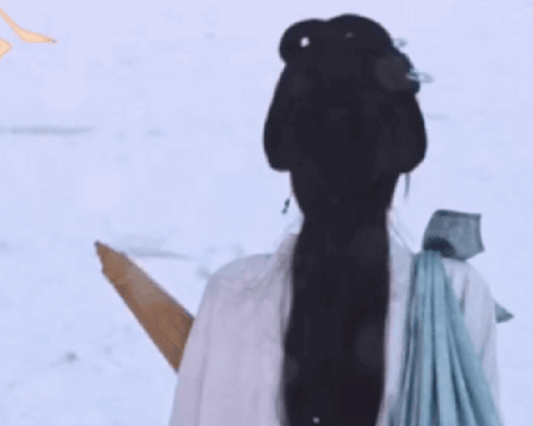 Đang viral mỹ nhân có đôi mắt to hơn cả miệng: Đính 2 viên kim cương trên mặt, visual độc bản không thể sao chép