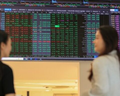 Chứng khoán ngày 8/6: Nhóm cổ phiếu trụ gây sức ép, VN-Index đánh mất mốc 1.800 điểm