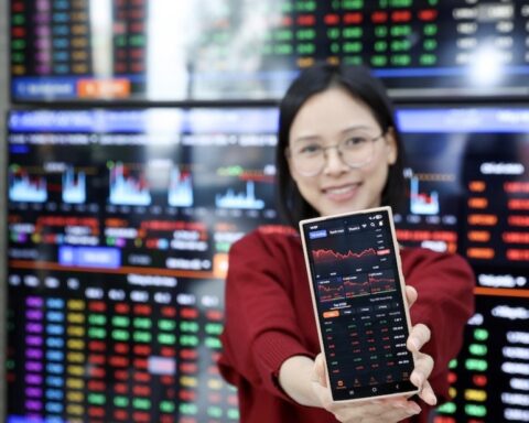 Chứng khoán phái sinh ngày 8/6: Chênh lệch dương trở lại bất chấp sắc đỏ bao trùm