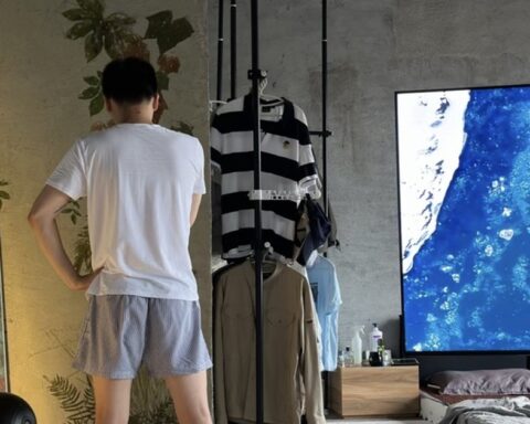 Chàng trai 9x mua nhà nhưng “lười” chi thêm tiền hoàn thiện, sống “trần trụi” giữa sàn vữa tường xi măng: Gây bão MXH vì tư duy ngược