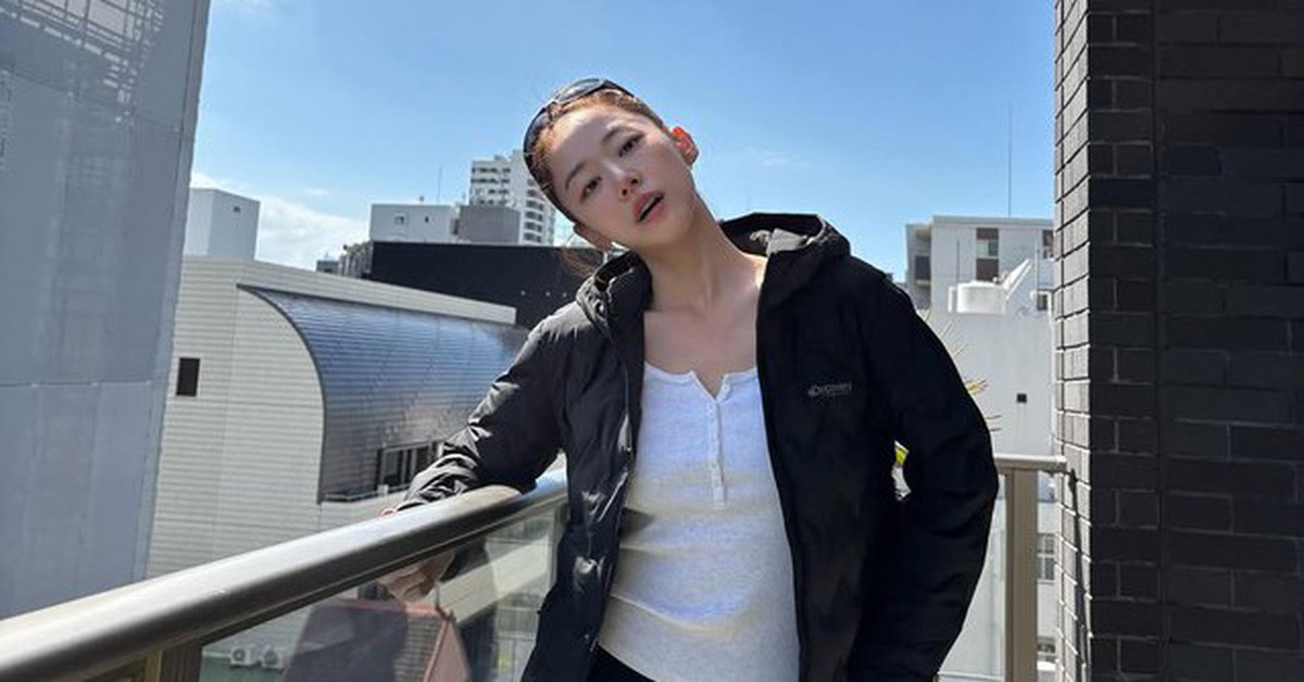 “Gái út nhà tài phiệt” gây sốt Hàn Quốc: U35 mà trẻ như gái 20, mặc đồ basic vẫn toát mùi sang xịn