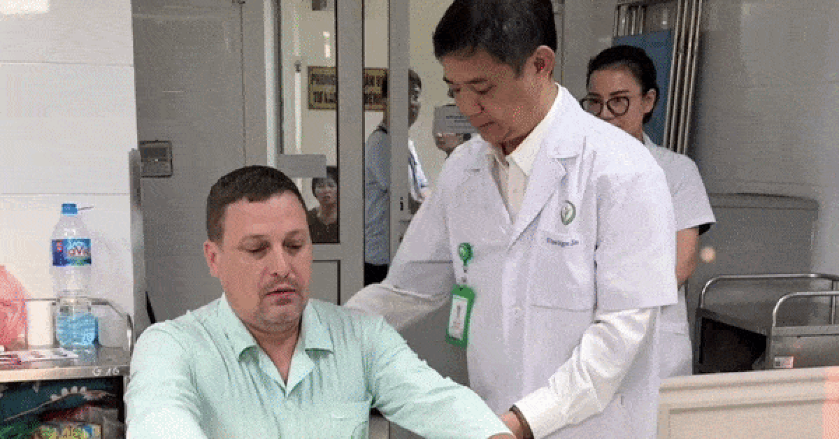 Khách Tây đến 1 bệnh viện tại Việt Nam phẫu thuật cột sống khi thử đủ cách không khỏi: 1 ngày đã được xuất viện, 6 giờ sau mổ nói ngay 1 câu
