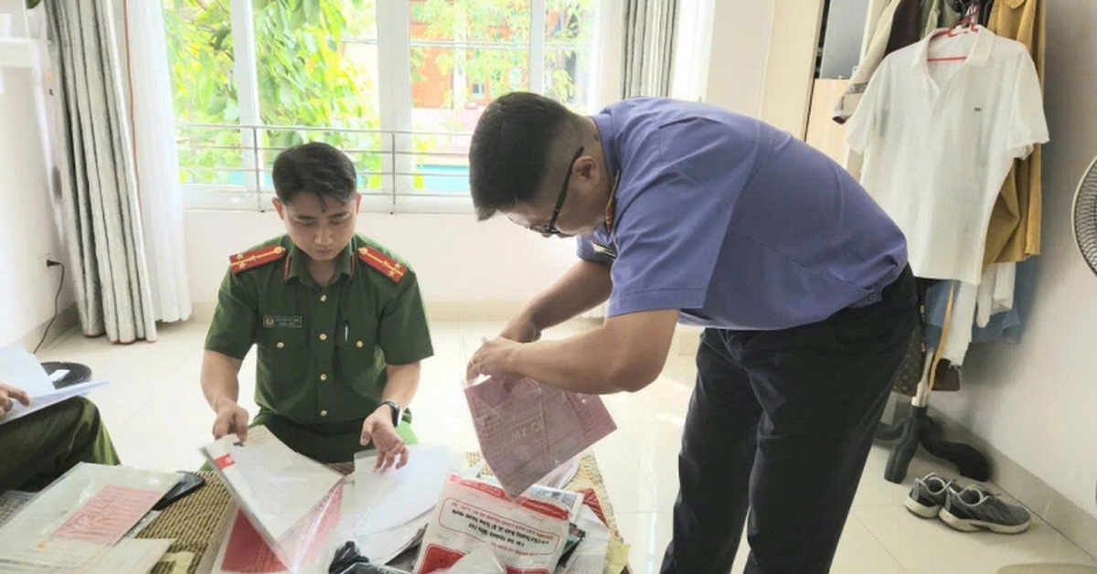 Thi hành lệnh khám xét nơi ở, bắt tạm giam cán bộ thuế Đào Thị Ngân SN 1972
