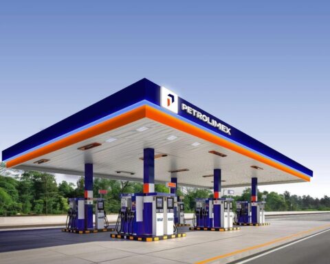 Giá dầu neo cao, Petrolimex có thể từng bước hoàn nhập dự phòng hàng tồn kho