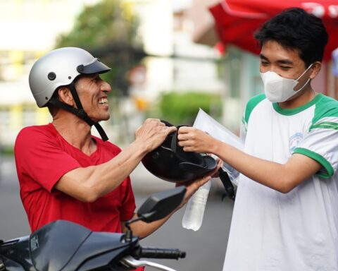 Thi tốt nghiệp THPT 2026 buổi đầu tiên: Hơn 1,2 triệu thí sinh sẵn sàng chinh phục môn Văn chương trình mới