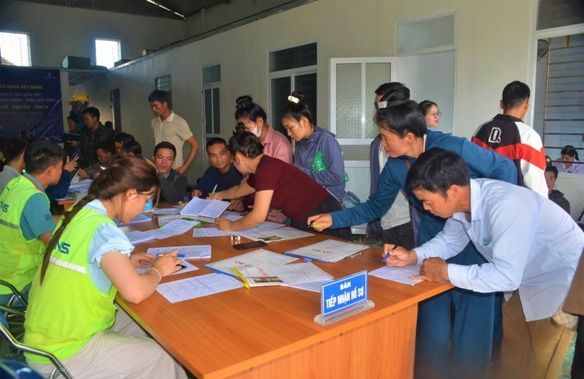 Tỷ phú Phạm Nhật Vượng tuyển công nhân xây dựng tại tỉnh miền núi cho dự án gần 1 tỷ USD, thu nhập tới 33 triệu đồng/tháng
