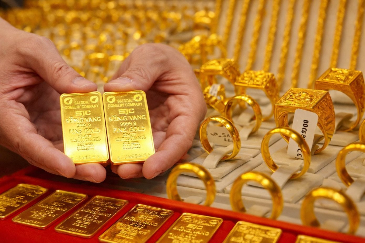 Giá vàng Việt Nam lùi về sát thế giới, điều gì đang diễn ra?