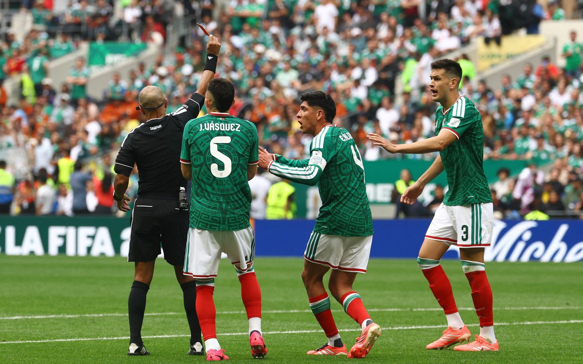 Khai màn World Cup 2026 “điên rồ” nhất lịch sử: 3 thẻ đỏ trực tiếp, Mexico phá “lời nguyền” trước Nam Phi!