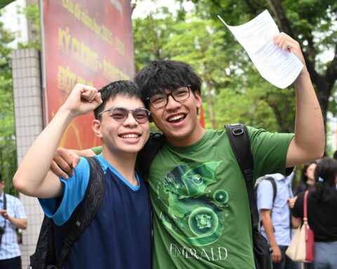 1,2 triệu sĩ tử chính thức cán đích kỳ thi tốt nghiệp THPT 2026: Người tươi hơn hoa, người dở khóc dở cười vì môn tự chọn
