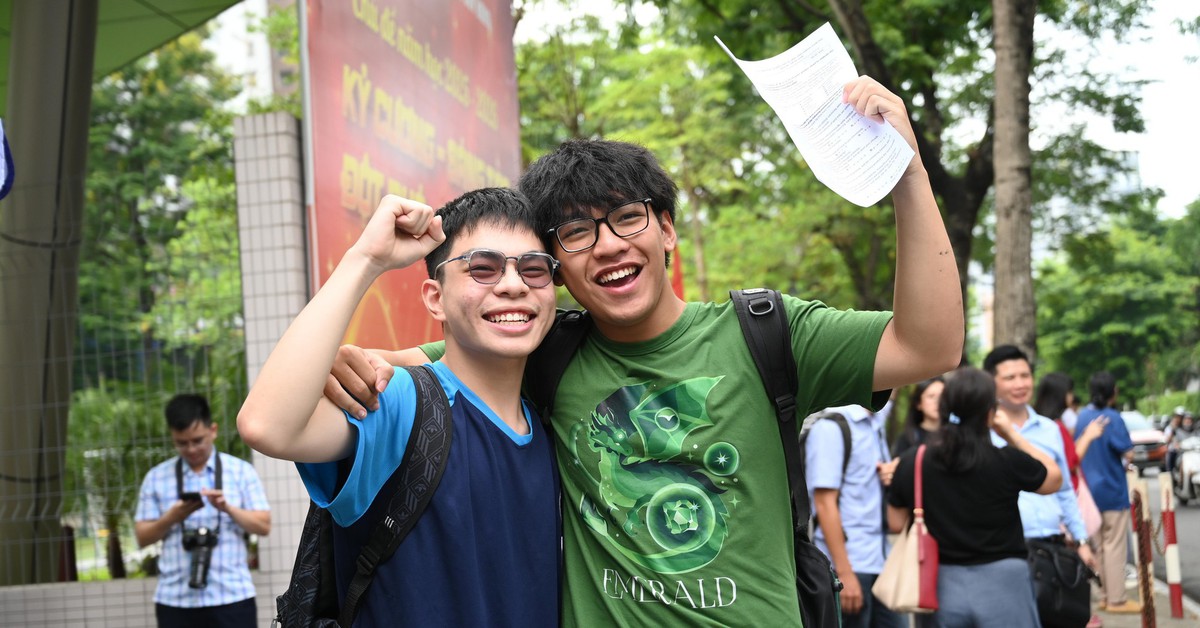 1,2 triệu sĩ tử chính thức cán đích kỳ thi tốt nghiệp THPT 2026: Người tươi hơn hoa, người dở khóc dở cười vì môn tự chọn