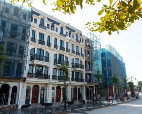 Dự án nhà phố hàng hiệu của Sunshine Group tăng tốc về đích, gần 1.300 căn đã cất nóc