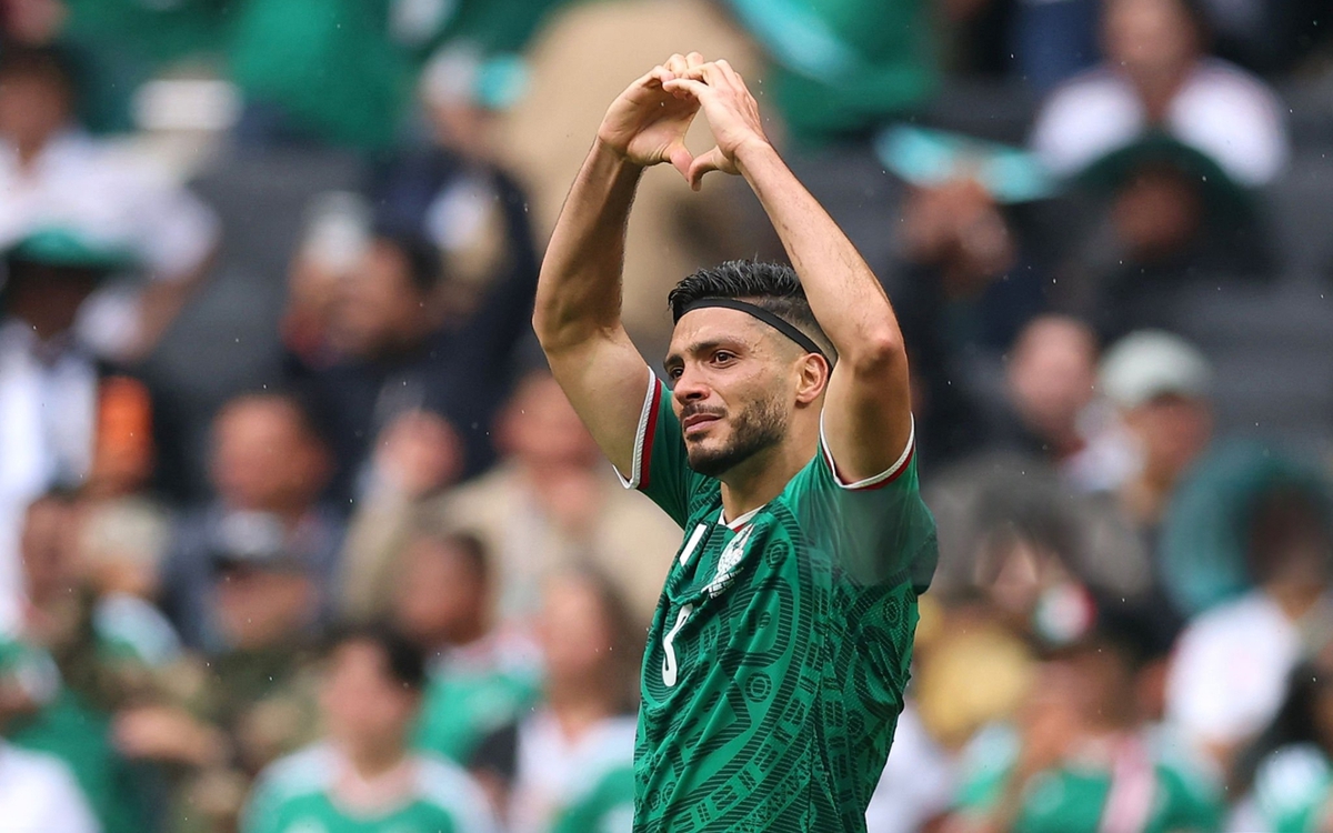 Câu chuyện xúc động về Raul Jimenez: Từng nứt sọ kinh hoàng đến bi kịch mất cha, bật khóc khi ghi bàn tại World Cup