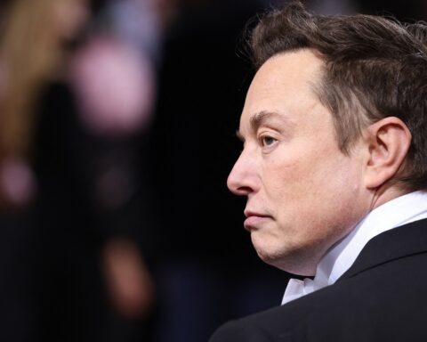 SpaceX đưa Elon Musk trở thành tỷ phú nghìn tỷ USD đầu tiên trên thế giới