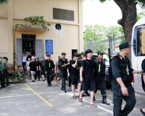 Triệt phá tụ điểm công nghệ cao, thu giữ 73 máy tính, 134 điện thoại, 20 bộ thiết bị phát sóng Wifi, 34 USB và bắt giữ 4 đối tượng