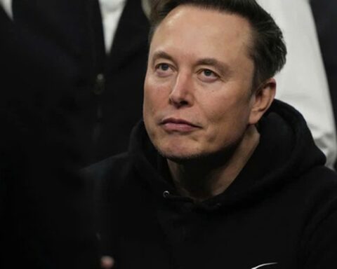 SpaceX gọi vốn lịch sử, tỉ phú Elon Musk chạm mốc tài sản chưa từng có