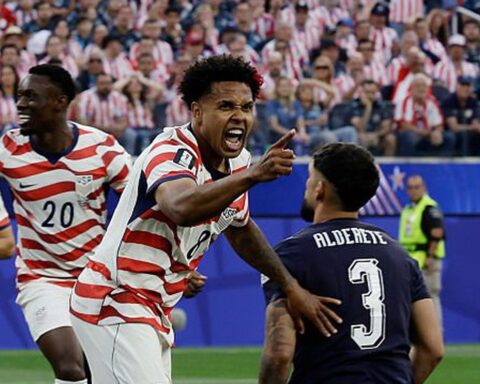 Diễn biến Mỹ 1-0 Paraguay tại World Cup: Cầu thủ Paraguay phản lưới nhà, Beckham phong độ trên khán đài