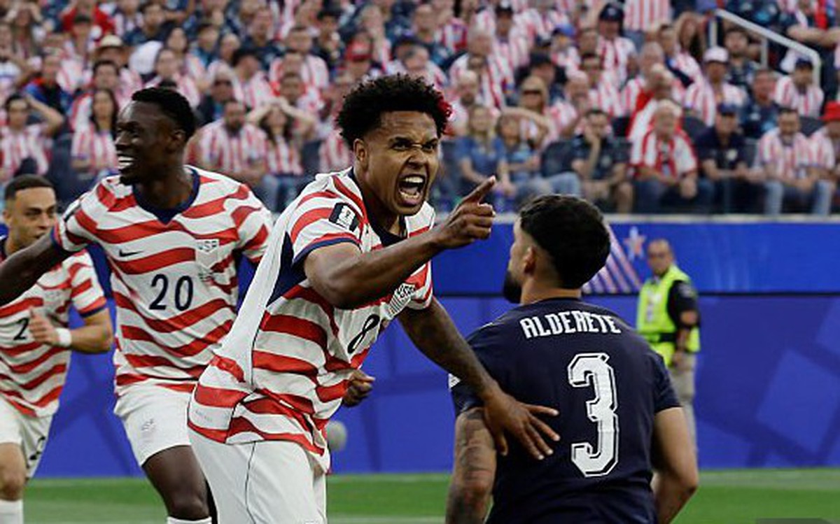Diễn biến Mỹ 1-0 Paraguay tại World Cup: Cầu thủ Paraguay phản lưới nhà, Beckham phong độ trên khán đài