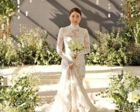 Nữ ca sĩ đình đám bị chồng doanh nhân ép ly hôn sau 7 tháng cưới: “Tôi khổ sở vô cùng”