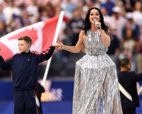 Danh tính cậu bé đứng với Katy Perry, khiến 70.000 người ồ lên tại World Cup 2026